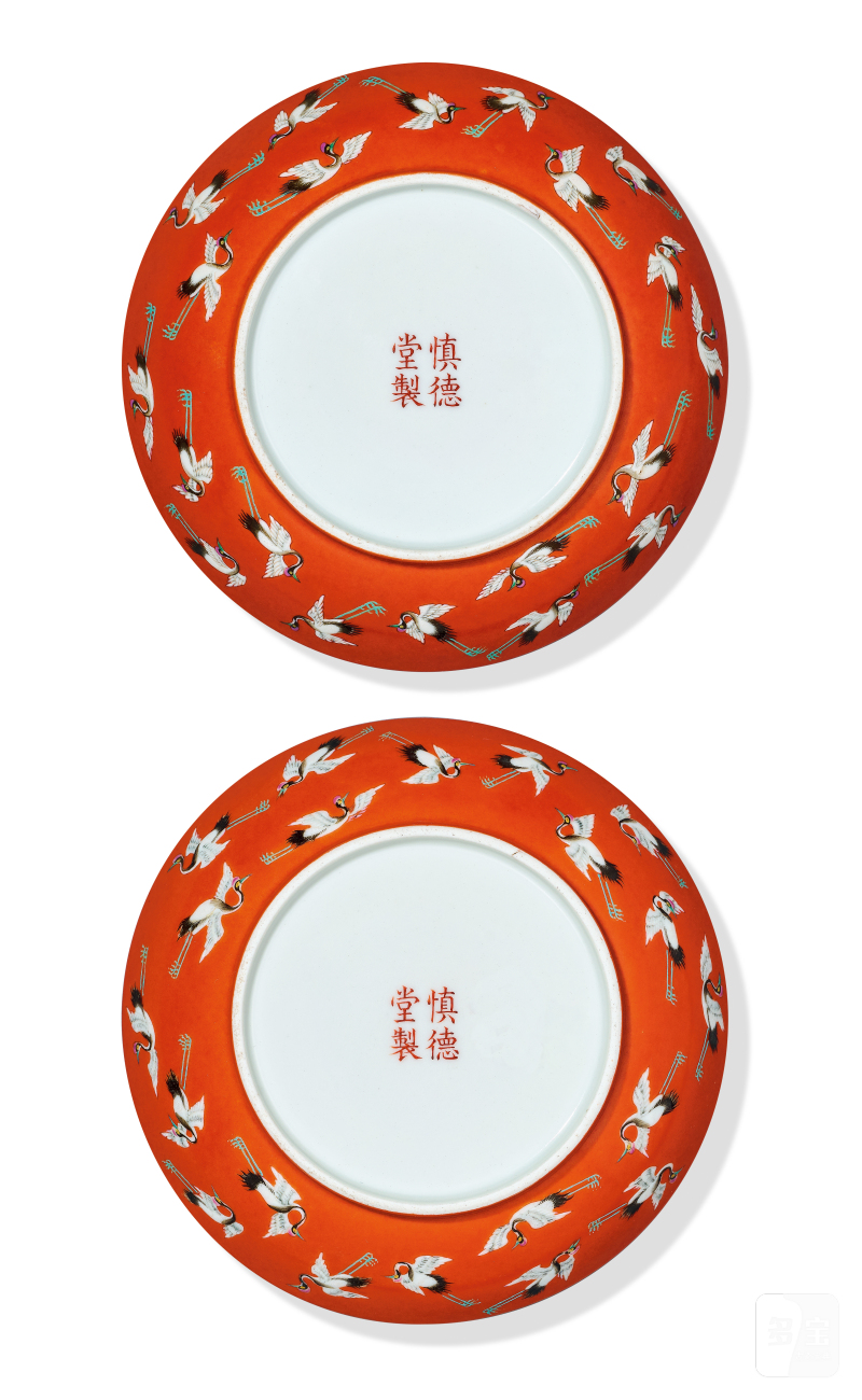 清道光 珊瑚红地粉彩百鹤图盘一对